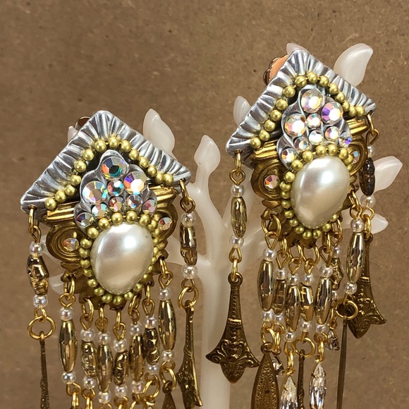 Jack Smile Chandelier Brass Faux Cabochon Rhinestones Crystal Tassel Earrings. - Picture 6 of 11